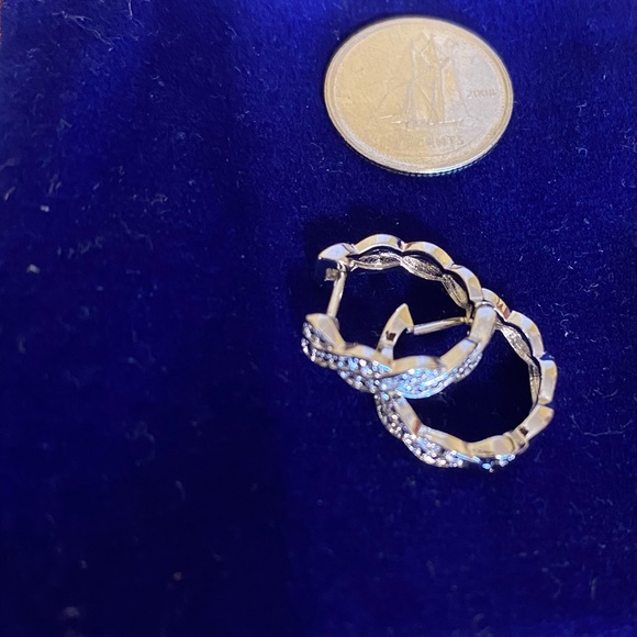 1️⃣0️⃣0️⃣NWOT Diamond Swirl Hoop Earrings BRAND NEW - Picture 5 of 8